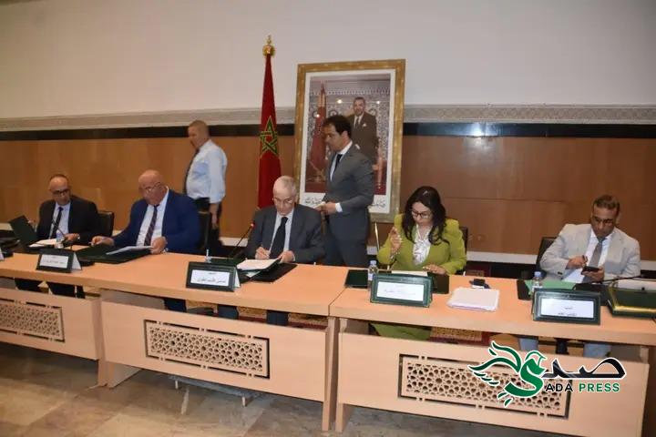 اجتماع بعمالة تطوان يوقع على تصاميم إعادة هيكلة أحياء أزلا اجتماع بعمالة تطوان يوقع على تصاميم إعادة هيكلة أحياء أزلا